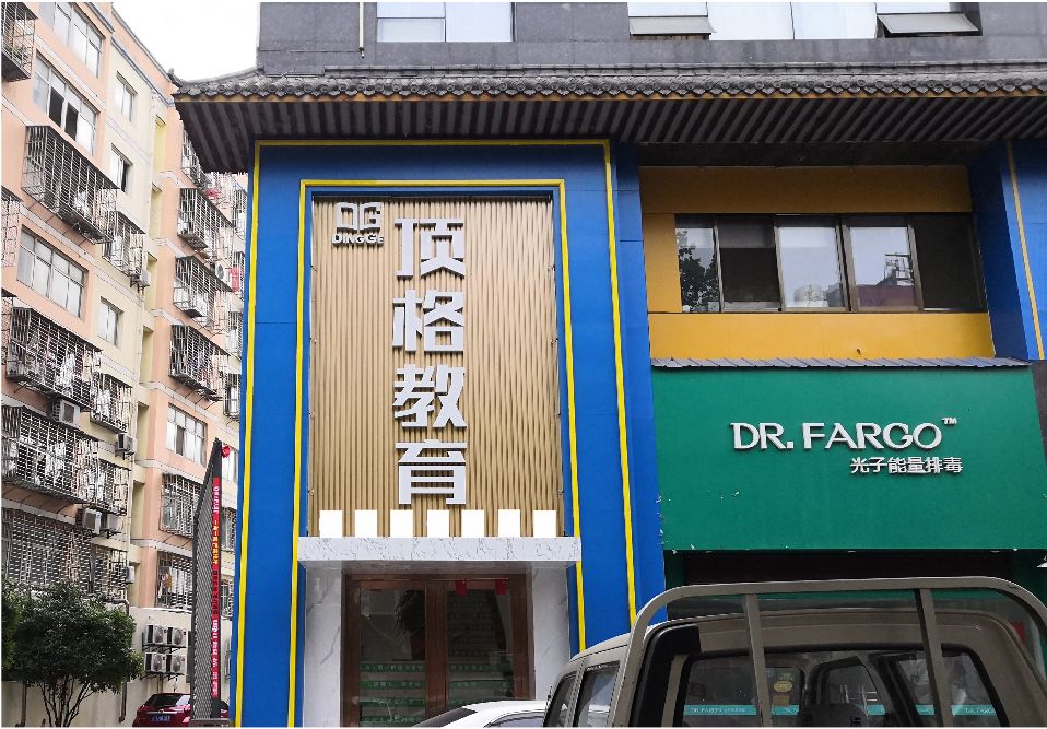 通山门头设计要符合门店特色。